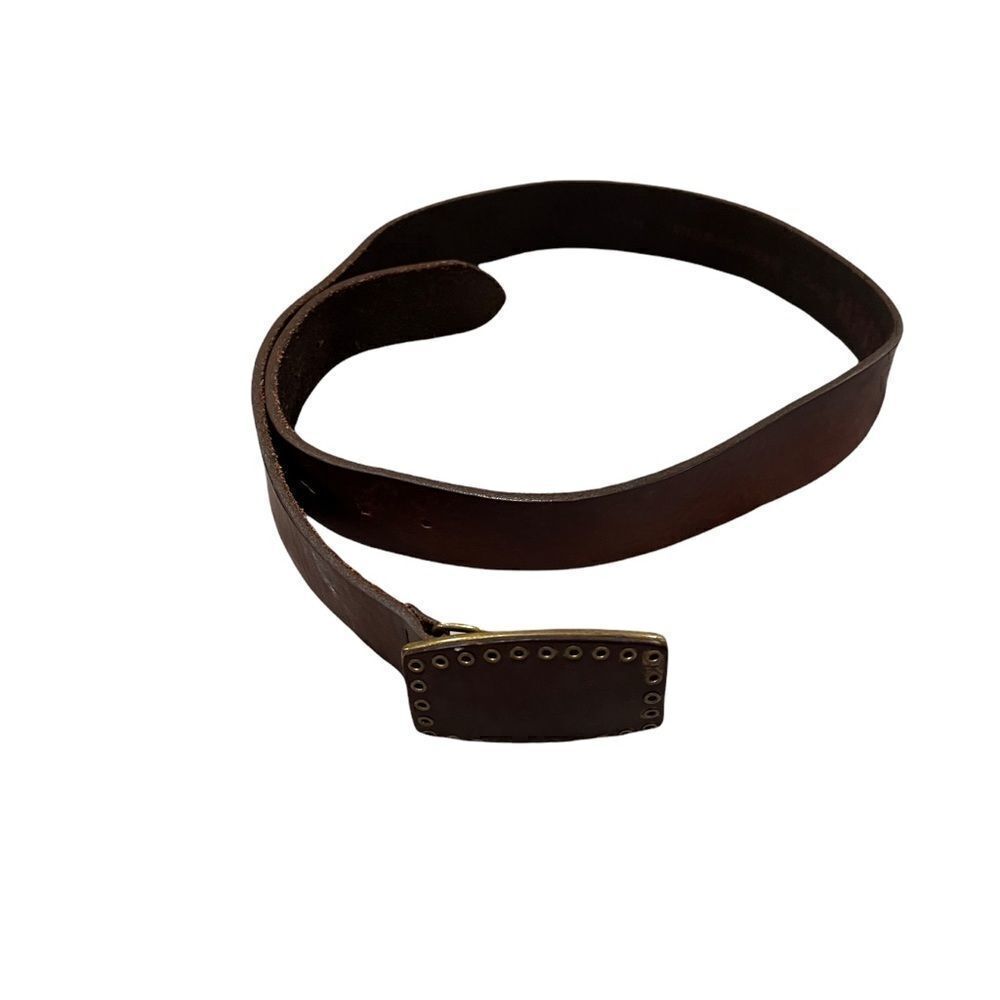 Eddie Bauer Leather Belt with brass rivet detail on buckle made in Italy Size 34